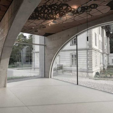 Lux Bau Referenz Glassalon Neuhaus