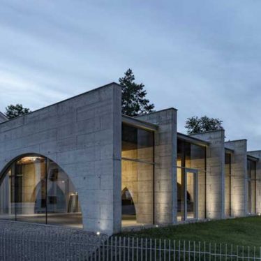 Lux Bau Referenz Glassalon Neuhaus