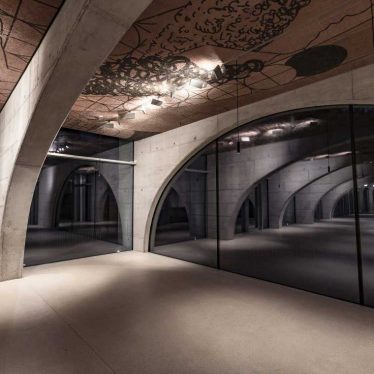 Lux Bau Referenz Glassalon Neuhaus