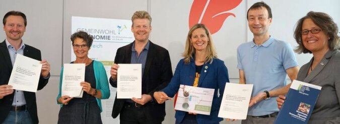 pressekonferenz-gruppenfoto-2_800_533